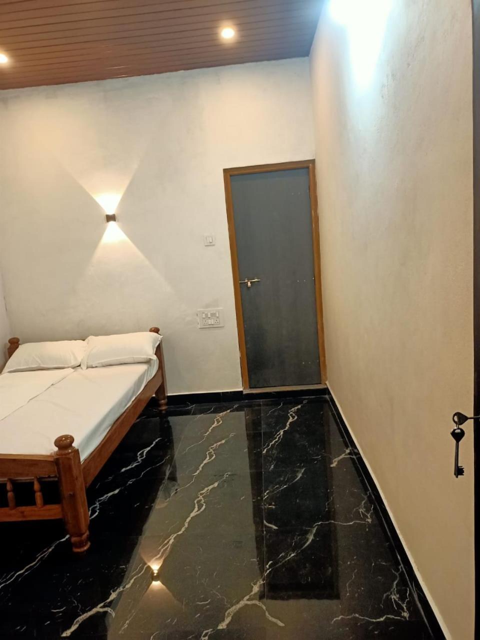 Golden Sky Hotel Gokarna  Exterior photo